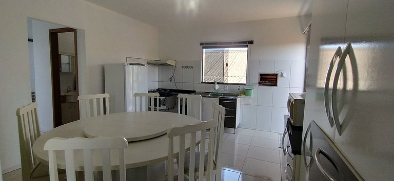 Casa c/ 2 suítes - 650m praia e prox - BetoCarrero