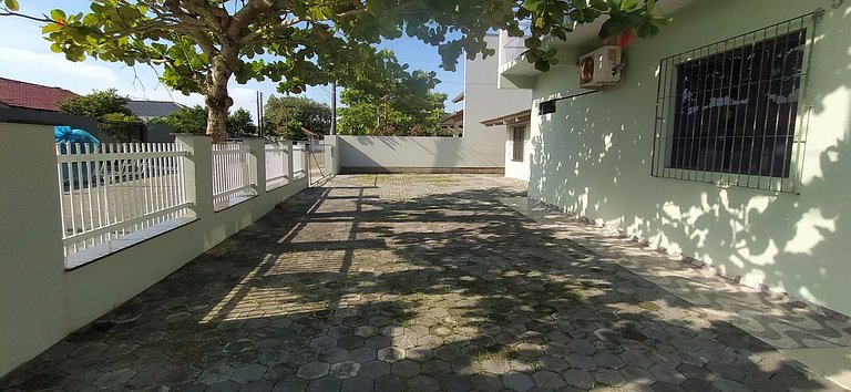 Casa Verde- MAR-A/c+650m Praia+WIFI+Suíte 2º andar