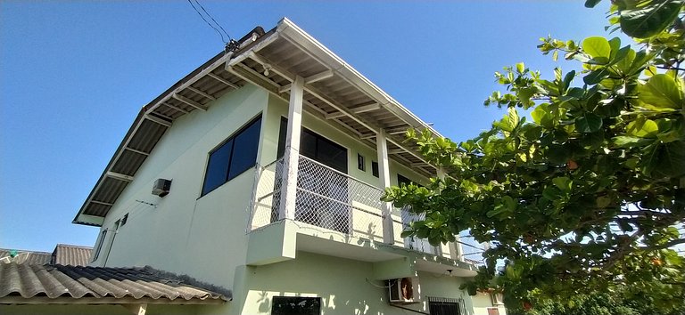 Casa Verde- MAR-A/c+650m Praia+WIFI+Suíte 2º andar