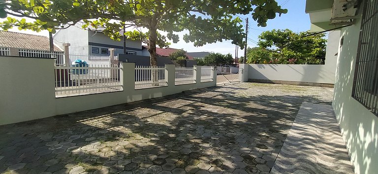 Casa c/ 2 suítes - 650m praia e prox - BetoCarrero
