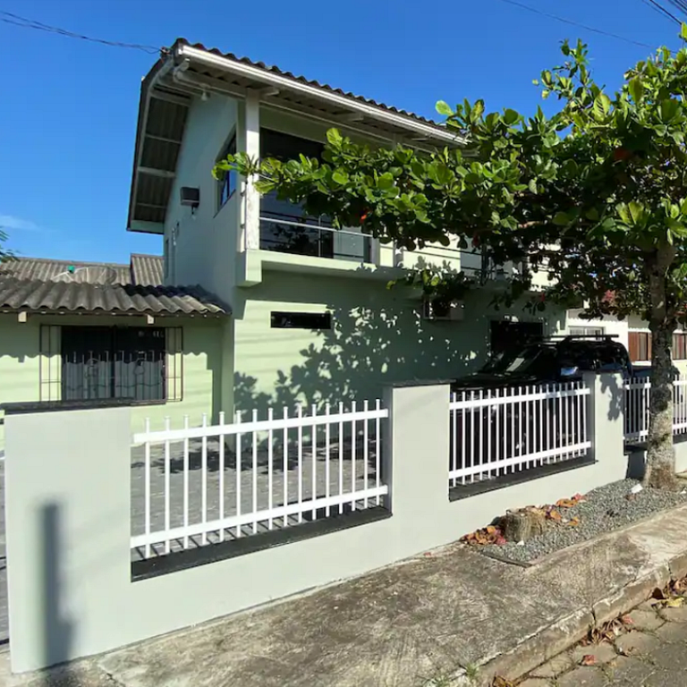 Casa Verde- Mar-Terreo - A/c+650m Praia+WIFI+Suíte