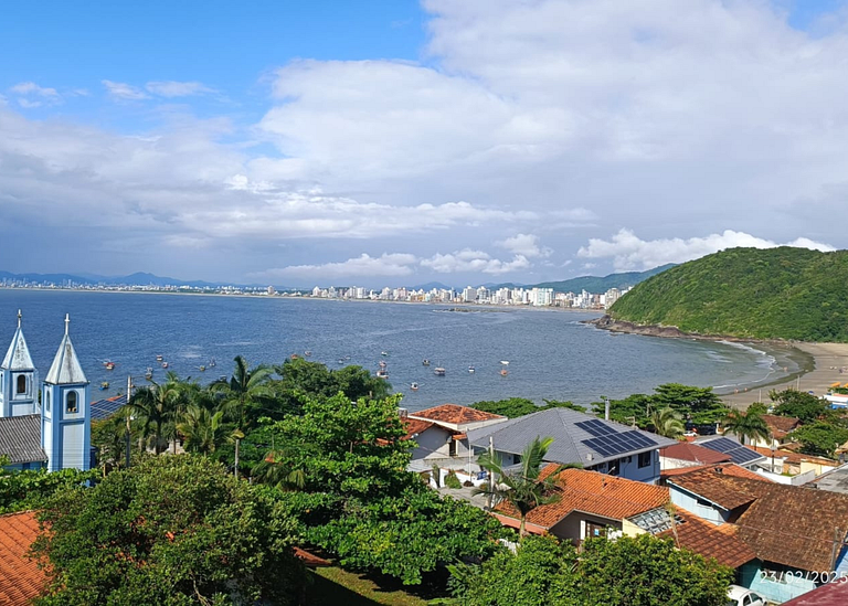 Pedaço do paraíso/Casa da colina/Praias & Trilhas