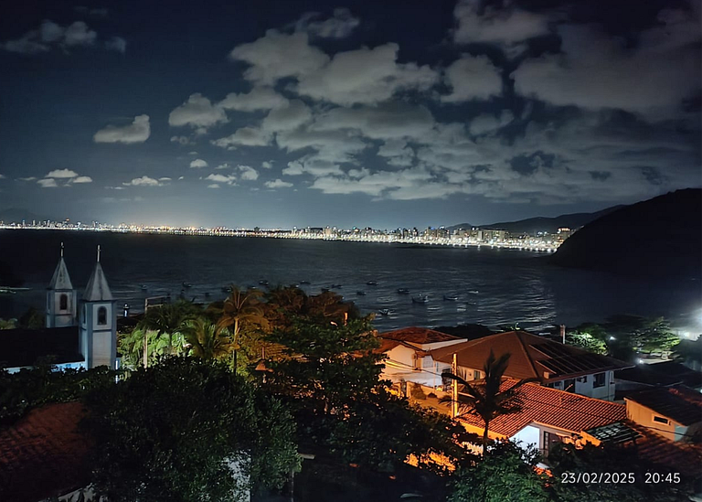 Pedaço do paraíso/Casa da colina/Praias & Trilhas
