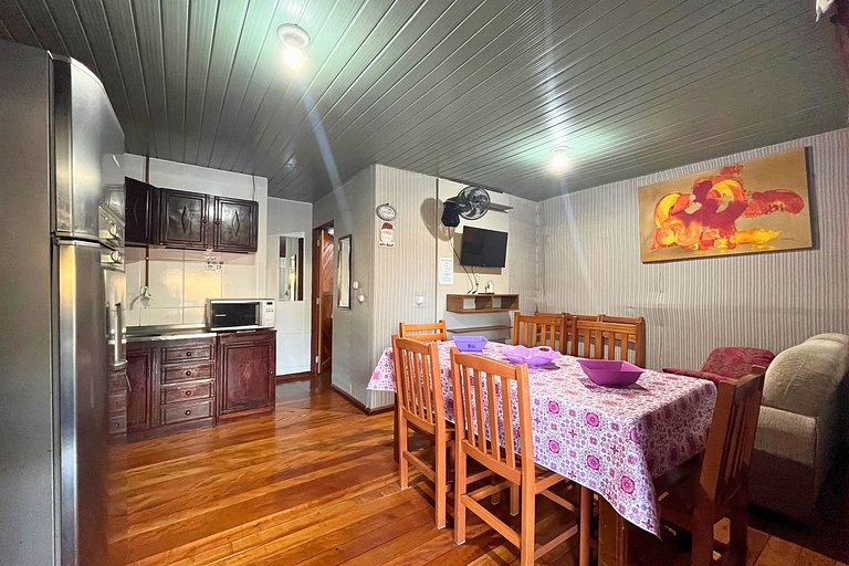 Casa 3 Quartos | 8 Pessoas | Praia + Parque + WIFI