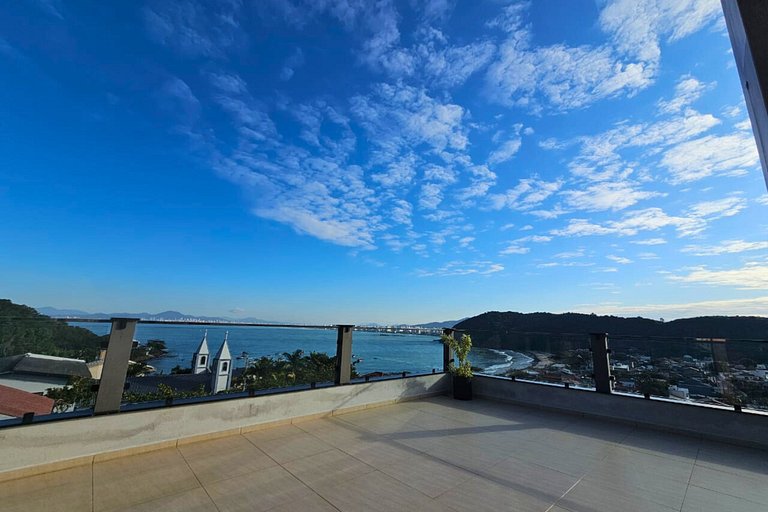 Pedaço do paraíso/Casa da colina/Praias & Trilhas