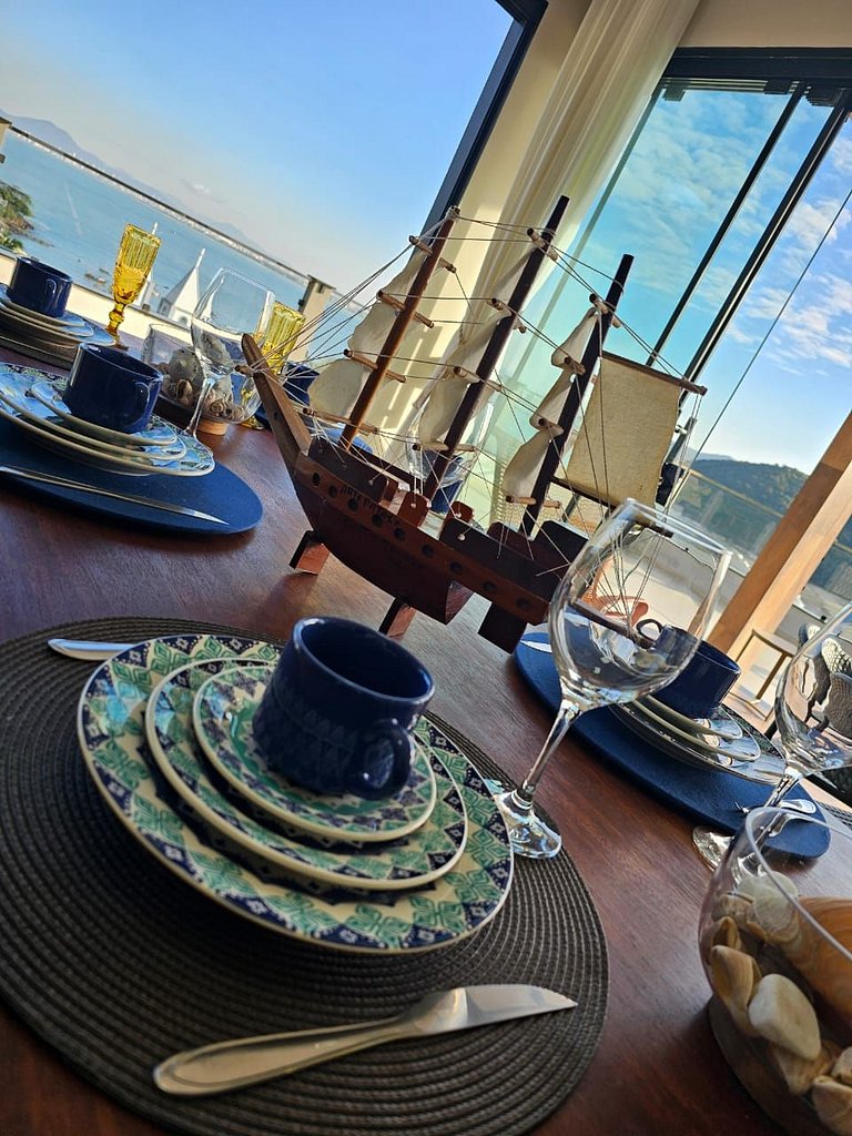 Pedaço do paraíso/Casa da colina/Praias & Trilhas