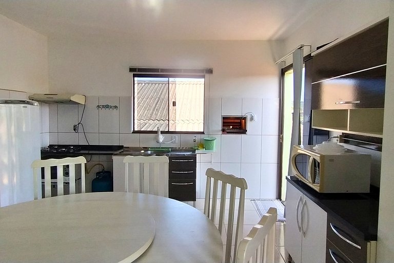 Casa c/ 2 suítes - 650m praia e prox - BetoCarrero